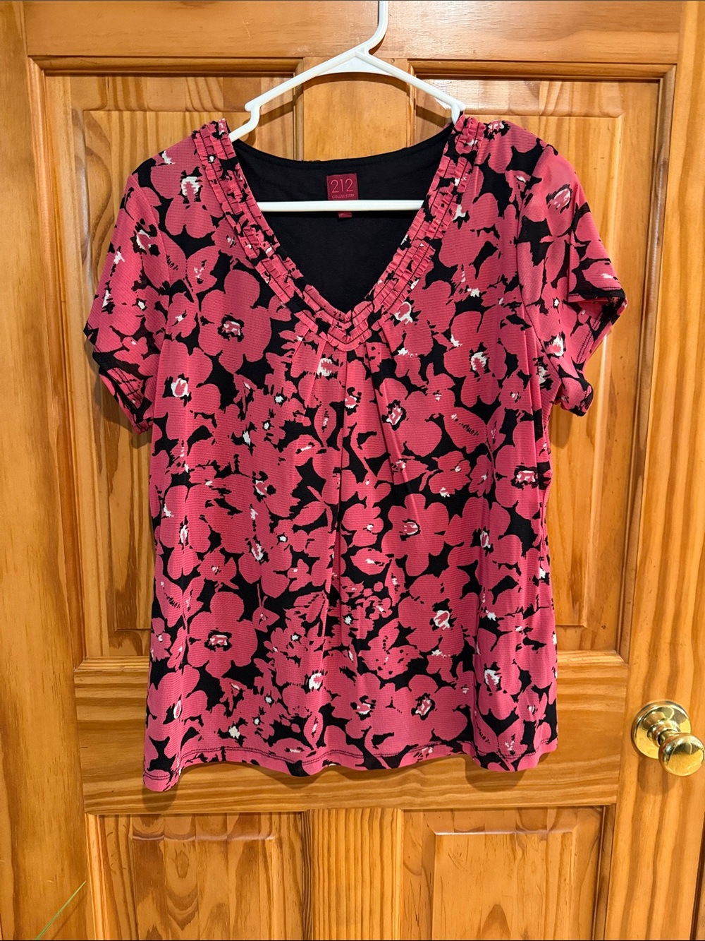 Rafaella Black and Pink Floral V-Neck Short Sleeve Top